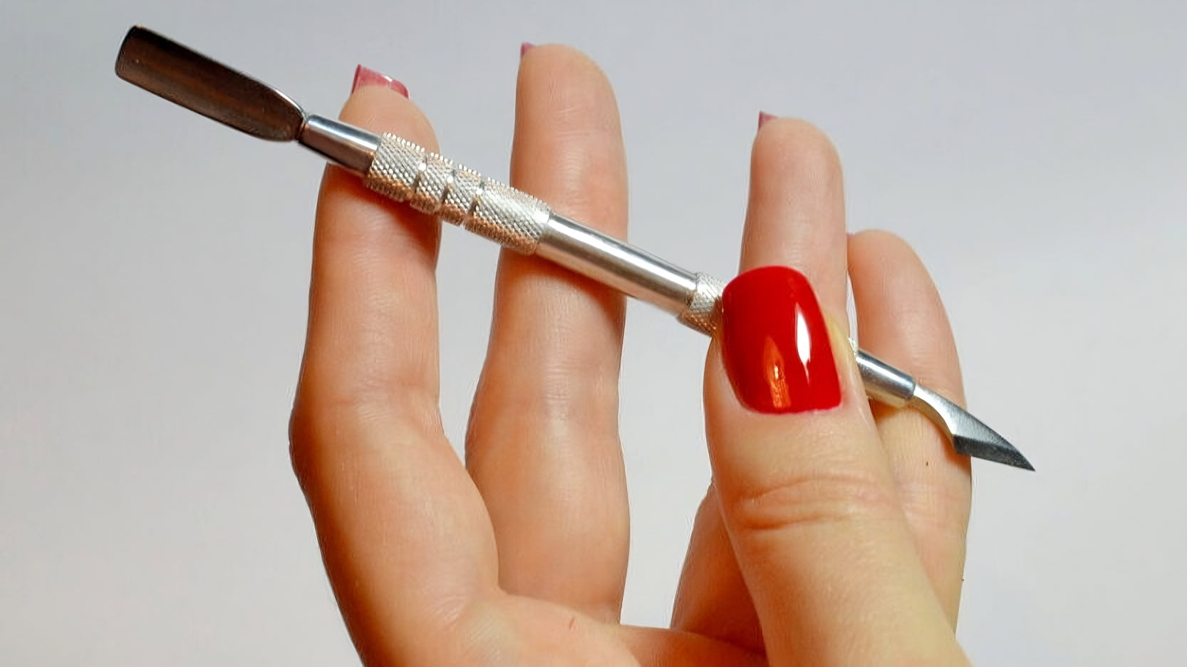 Pusherul pentru manichiură