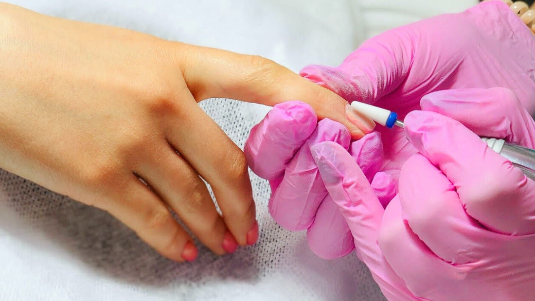 Îndepărtarea materialului artificial cu freza electrică